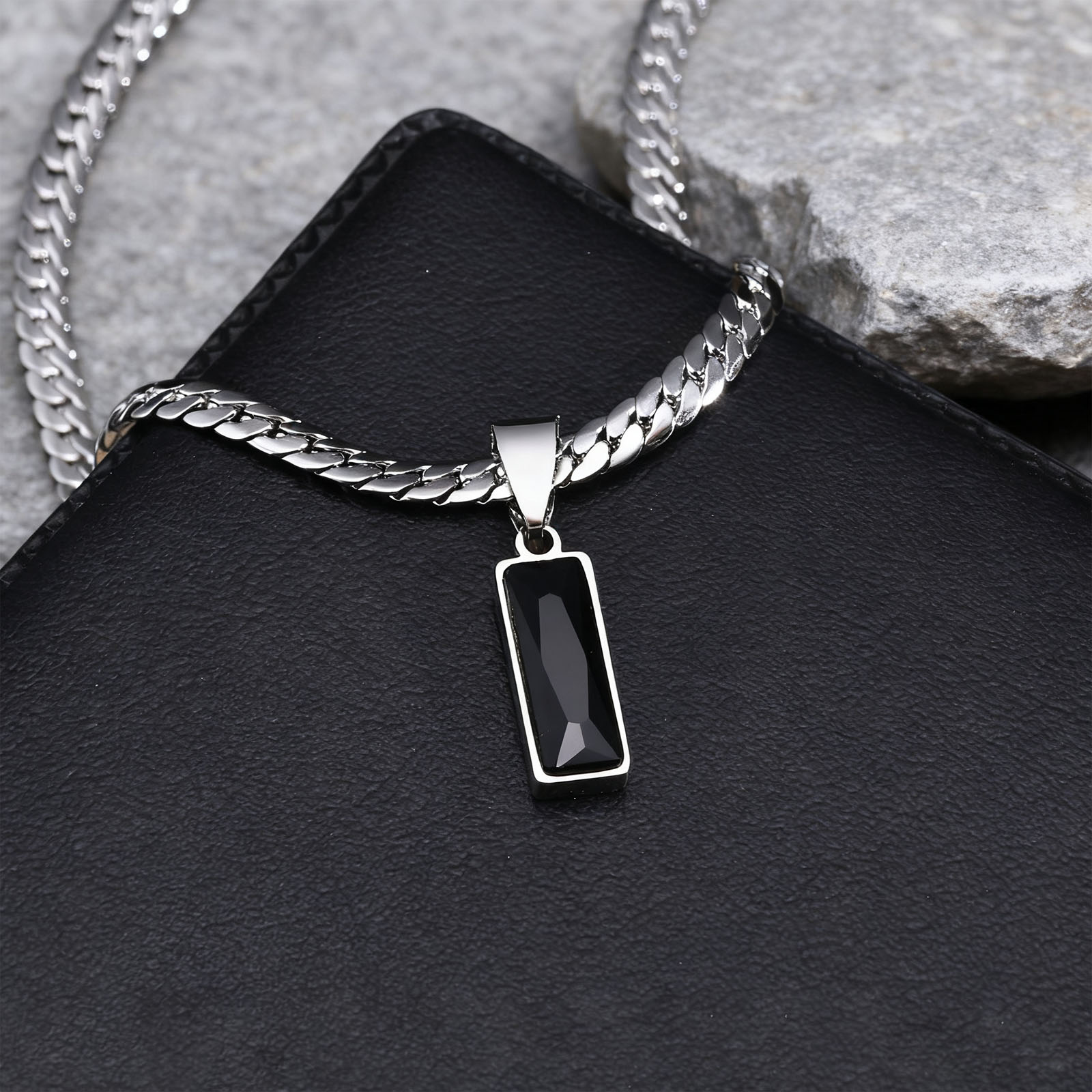 Mens Dog Tag Necklace - Colliers élégants en pierre carrée noire