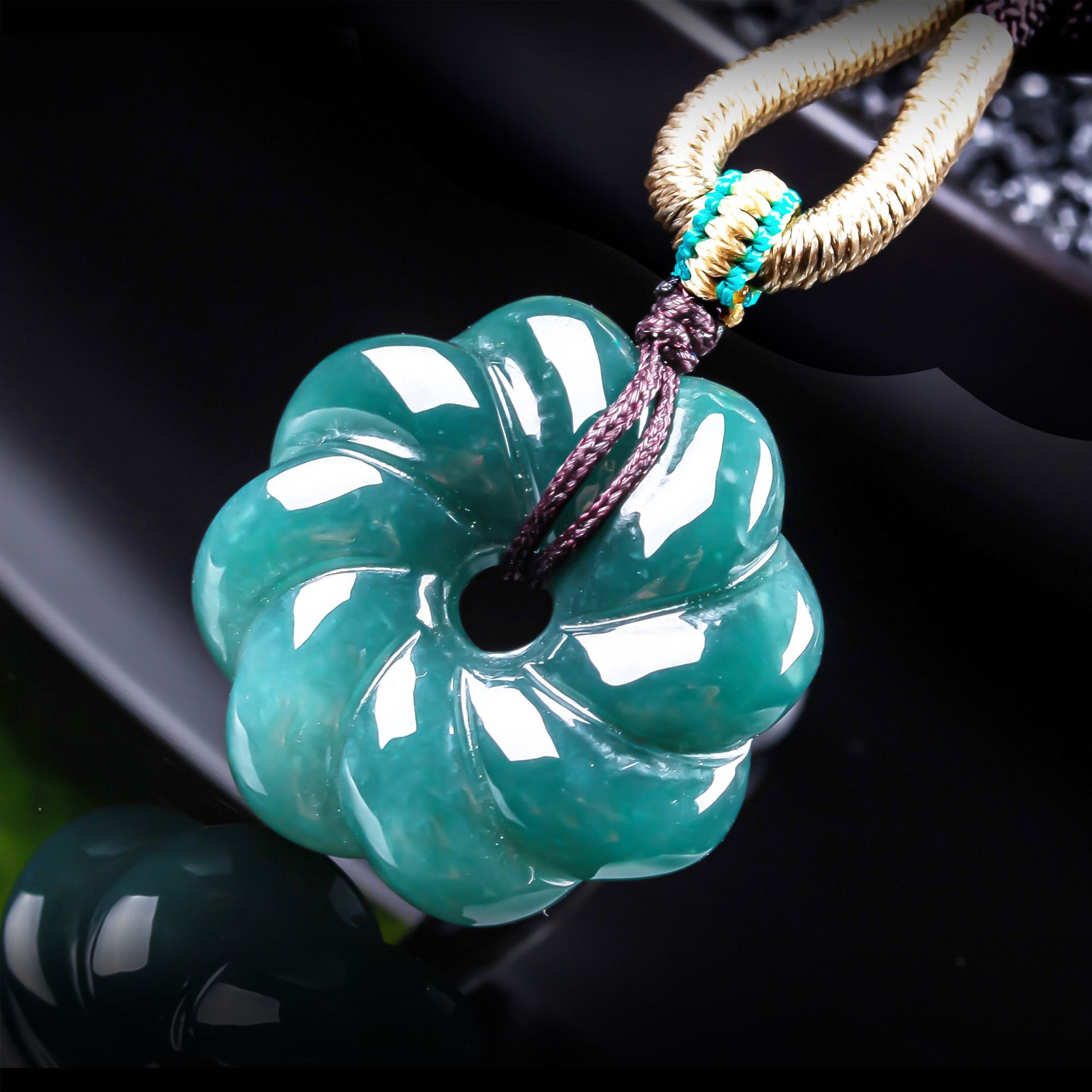 Collier avec pendentif en jade - Necklace Pendant avis et prix