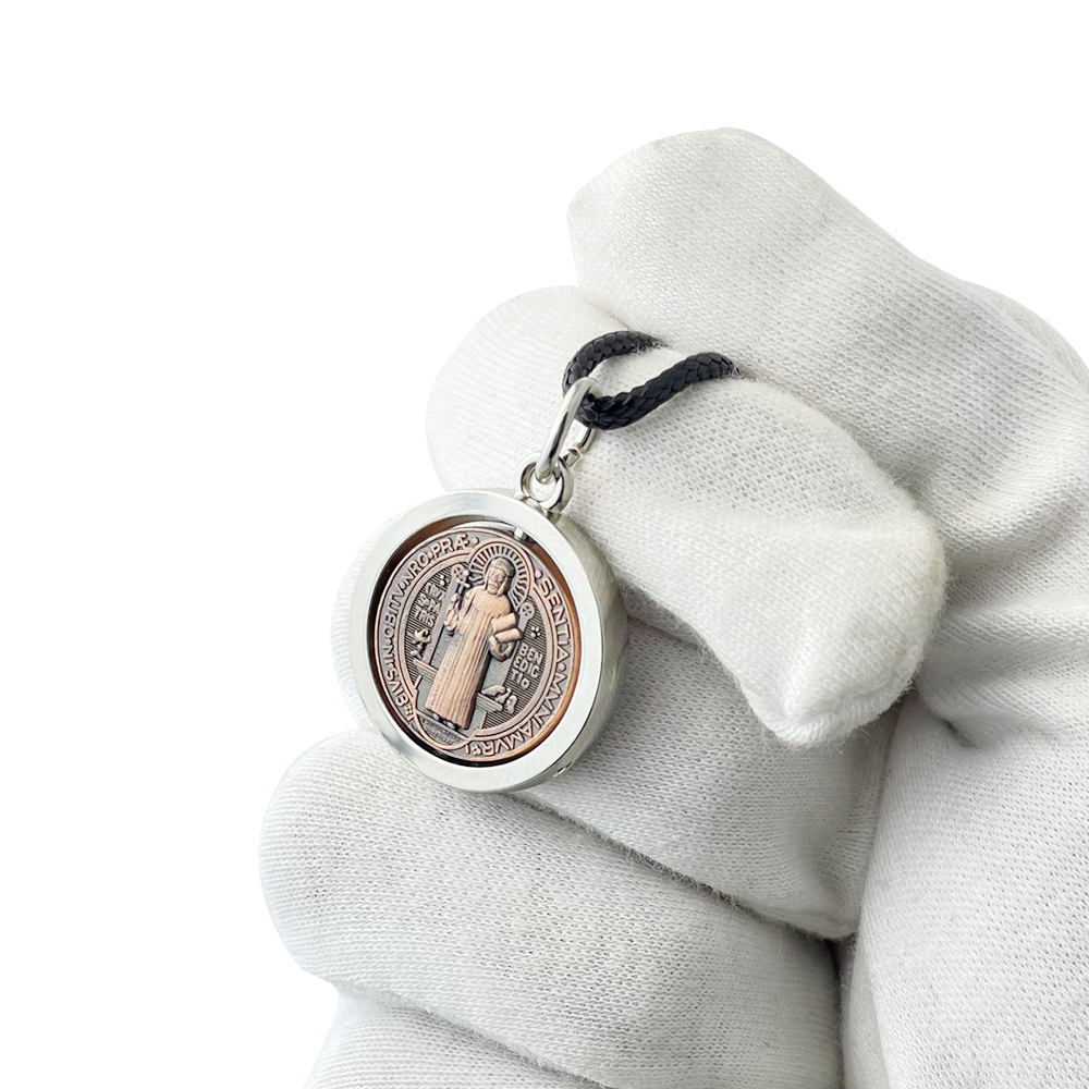 Nouveau collier médaille Saint - Necklace Pendant avis et prix