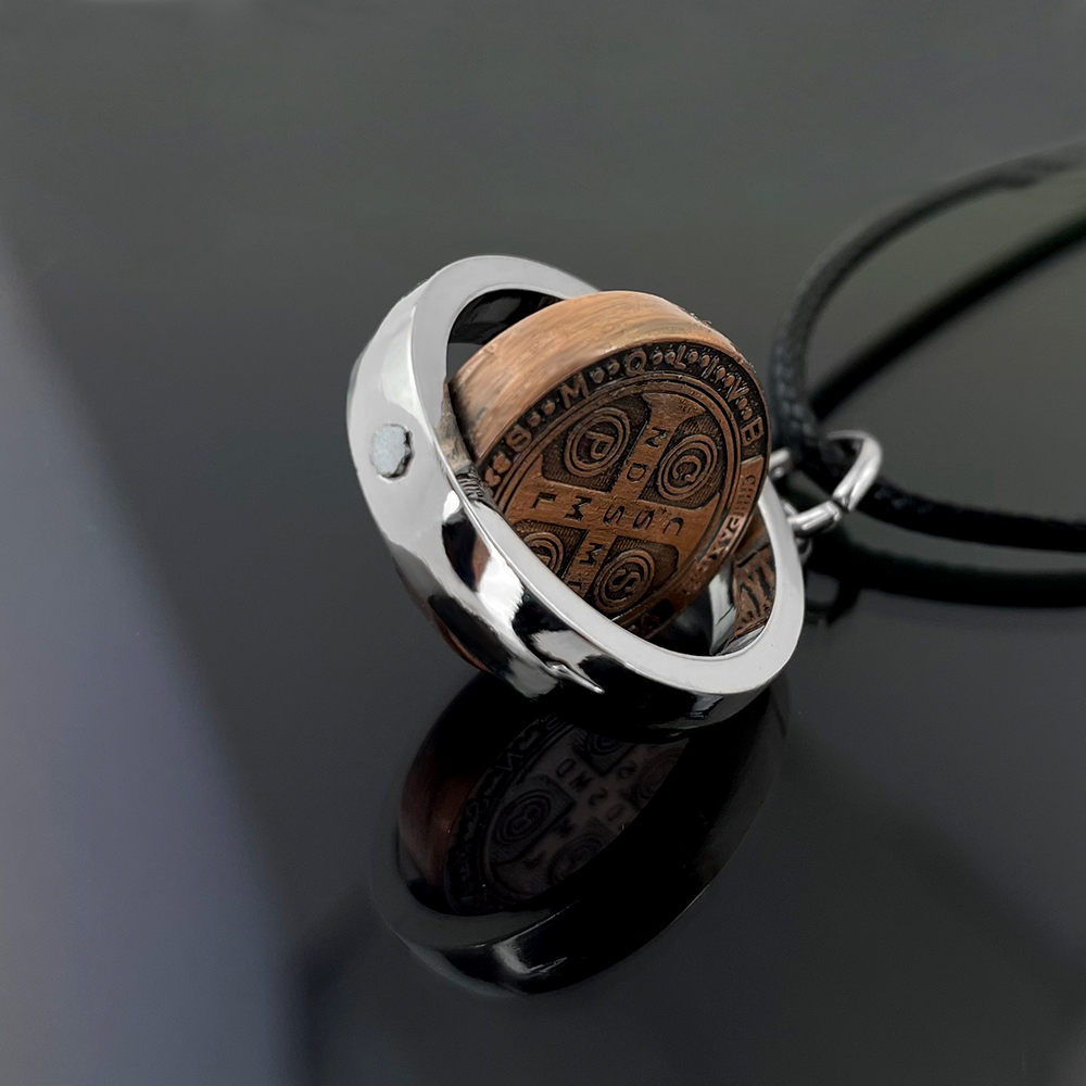 Nouveau collier médaille Saint - Necklace Pendant avis et prix