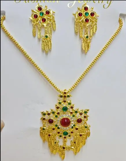 Accessoires thaïlandais, boucl - Pacific Jewelry & Watches Los Angeles avis et prix
